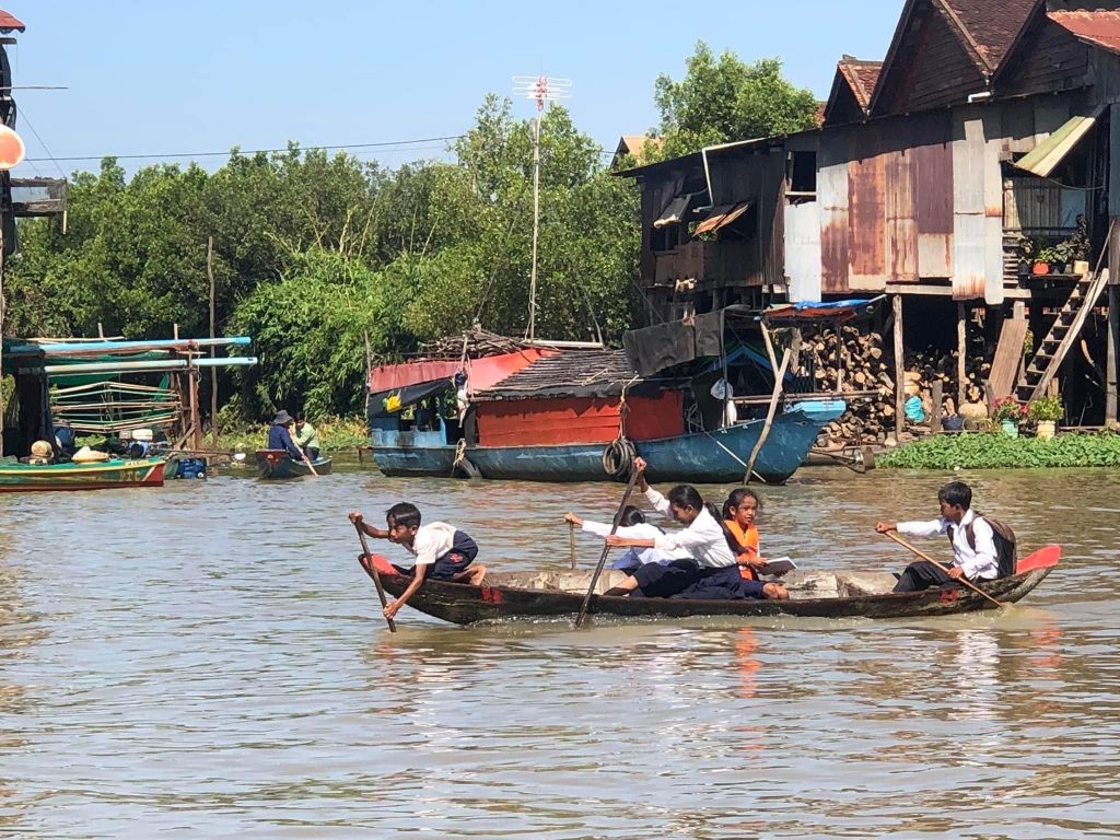 Siem Reap Schwimmendes Dorf Kampong Phluk Sonnenuntergang mit Boot