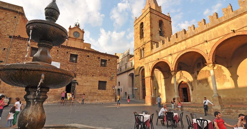 Ab Cefalù: Sizilianische Dörfer & Ricotta mit Mittagessen & Wein