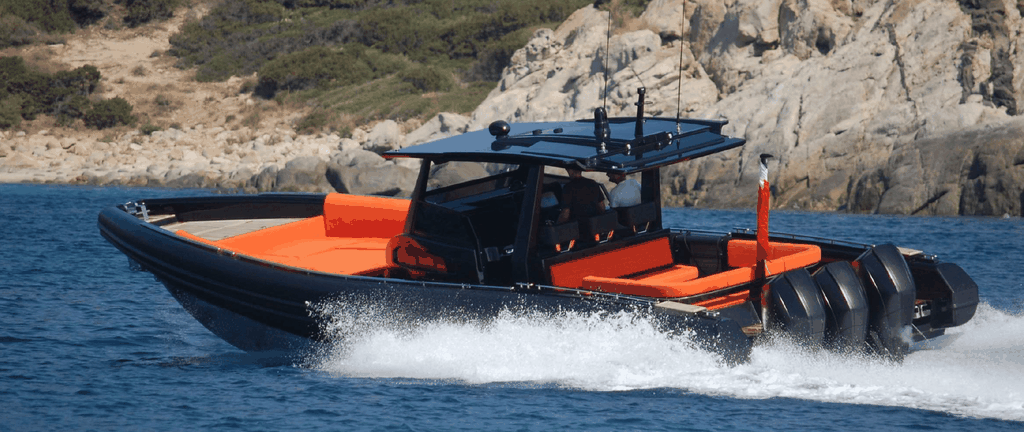 Villasimius: private Bootstour bei Sonnenuntergang mit Aperitif