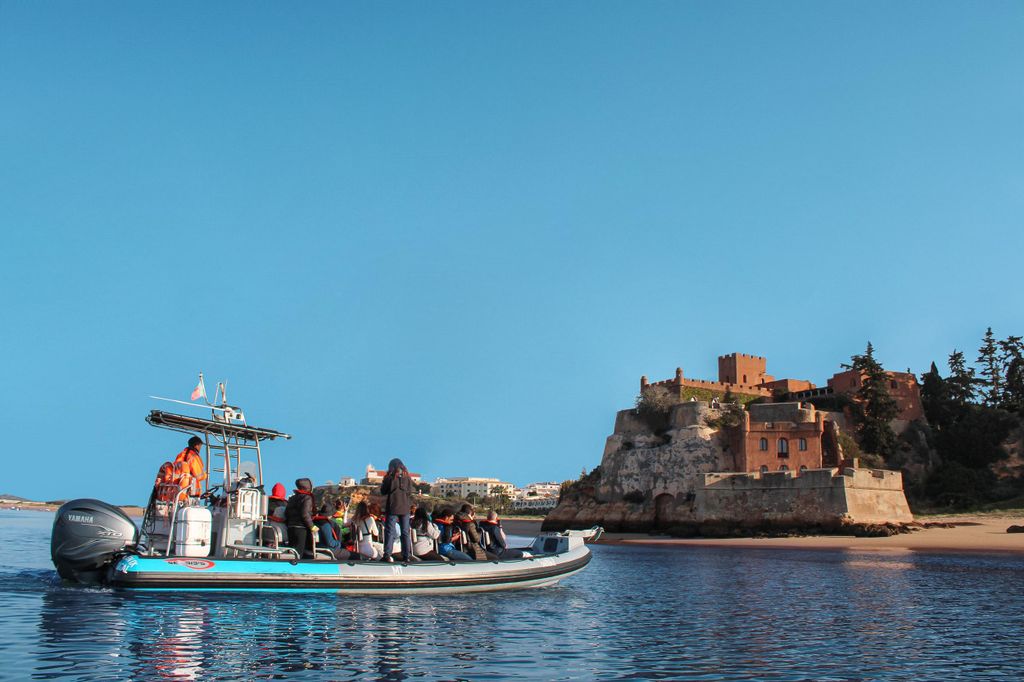 Portimão: Bootsfahrt bei Sonnenaufgang zur Höhle von Benagil