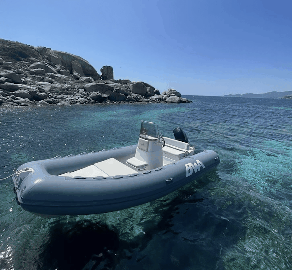 Villasimius: Schlauchbootverleih 40 PS für einen halben Tag ohne Bootsführerschein