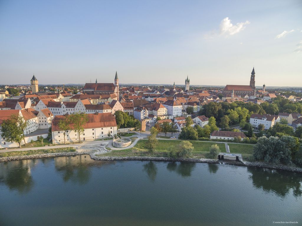 Donau und Herzogschloss 