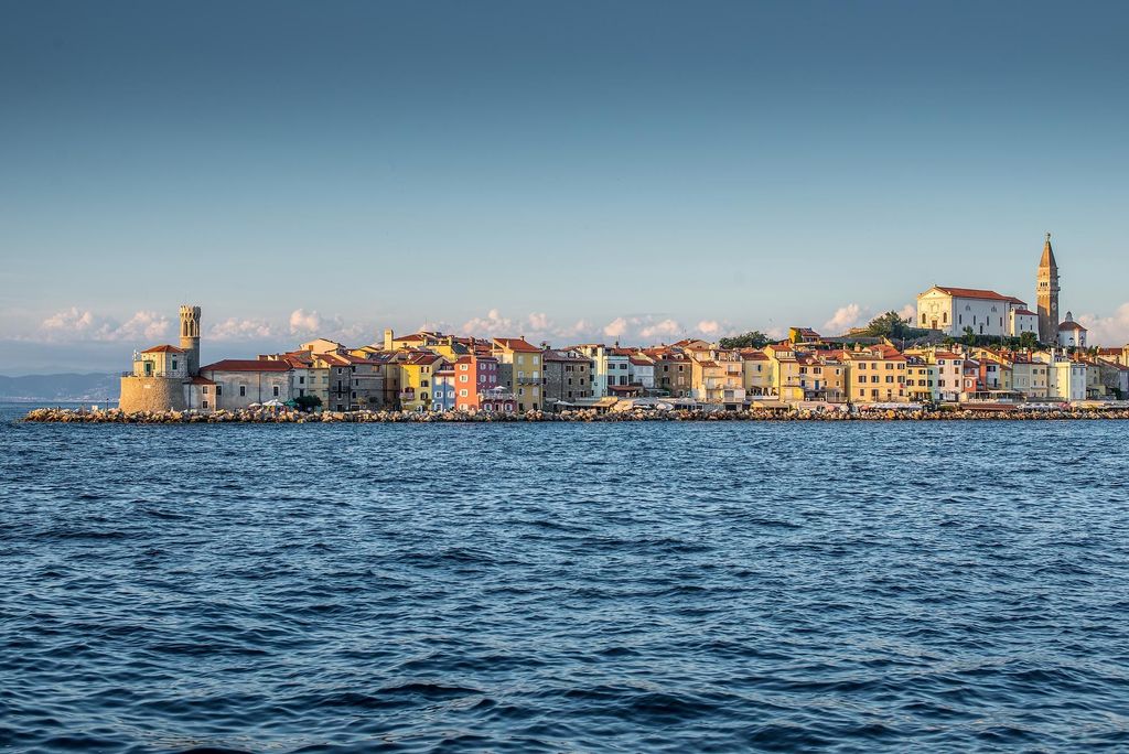 Von Ljubljana aus: Tagestour zu den UNESCO-Höhlen von Škocjan und Piran