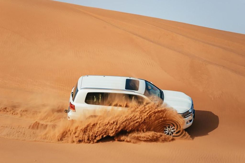 Dubai: Wüstensafari, Kamelritt, Sandboarding, Quadfahren