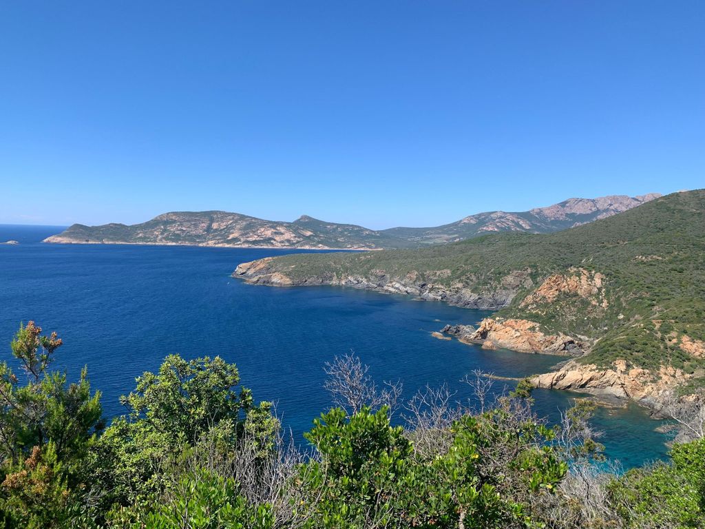 Moitié Terre, Moitié Mer