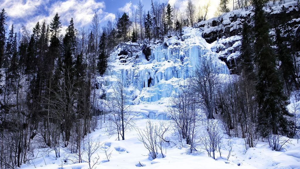 Rovaniemi: Wanderung zu den gefrorenen Wasserfällen von Korouoma mit einem ortskundigen Guide