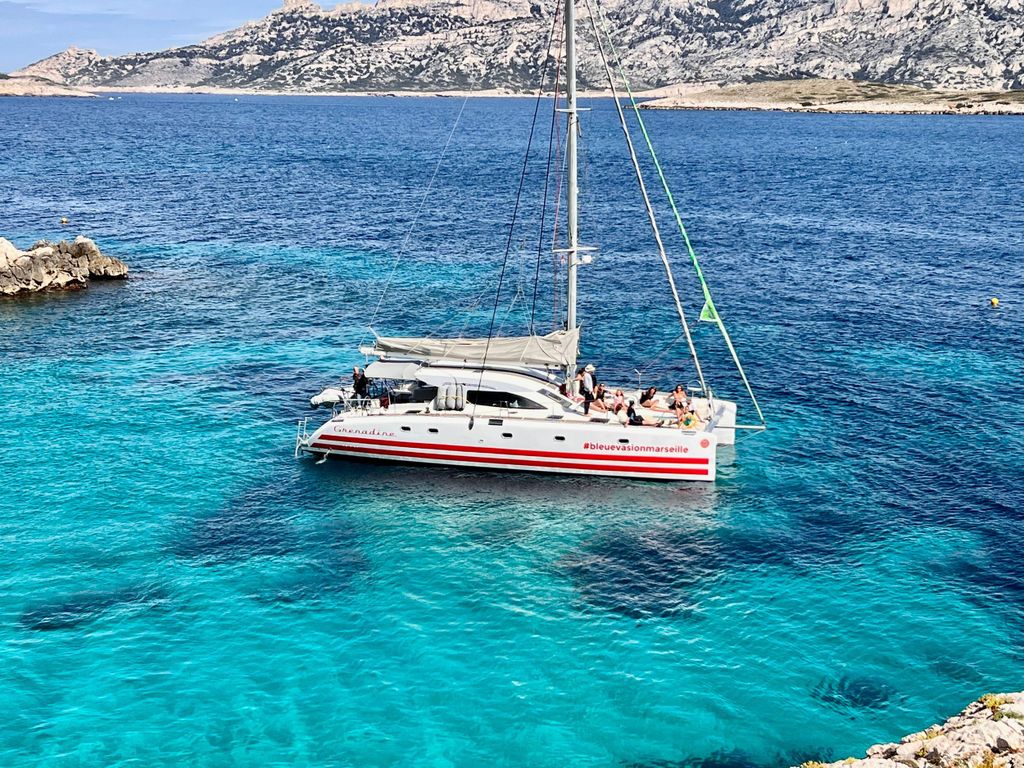 Marseille: Katamaranfahrt durch die Calanques, Picknick und Schwimmen