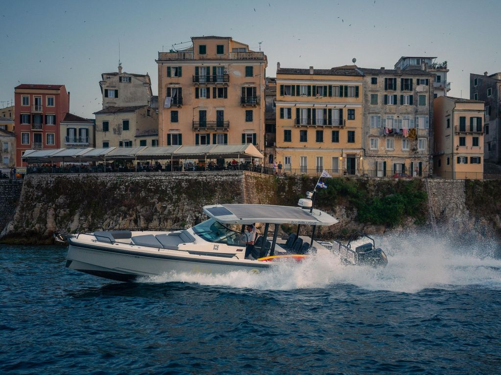 Von Gouvia aus: Private Korfu-Sonnenuntergangsfahrt mit dem Schnellboot