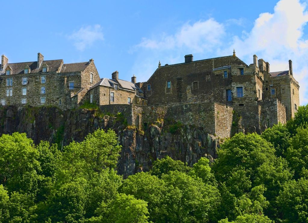 Edinburgh: Stirling Castle, Kelpies, Whisky & Highlands Tour