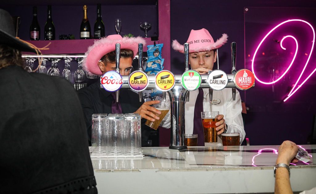 Viva Blackpool: ABBA Bottomless Brunch mit Live-Musik