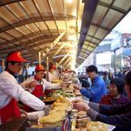 Essen auf dem Donghuamen Nachtmarkt