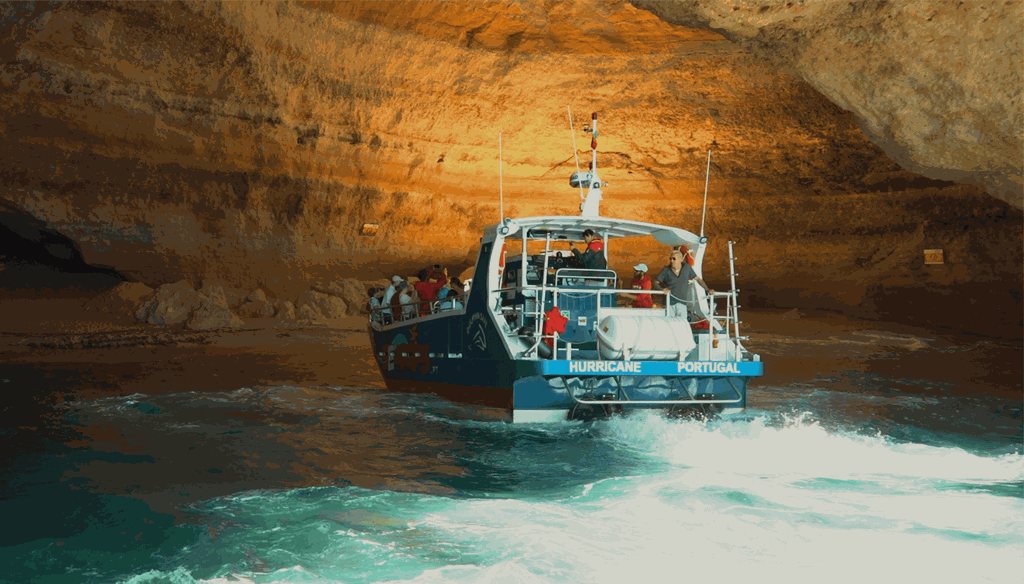 Lagos: Delfin- und Benagil-Tour mit Meeresbiologen