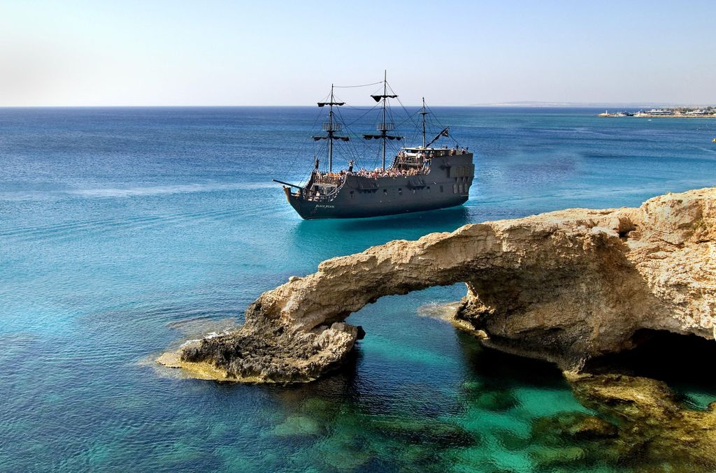 Ayia Napa: Black Pearl Piratenschifffahrt mit Kanonenshow