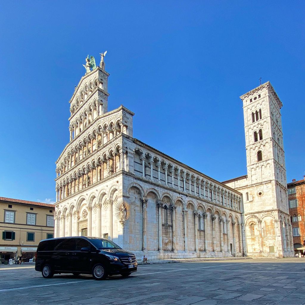 Lucca Tour & Pisa Tower + Weinverkostung mit dem Van ab Livorno