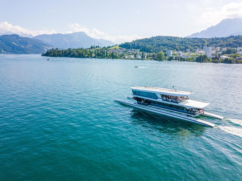 Luzern: Rundfahrt mit dem Katamaran auf dem Vierwaldstättersee