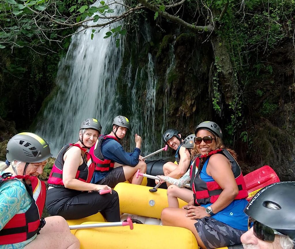 Von Split aus: Van-Transfer zur/vom River Rafting Tour in Omiš