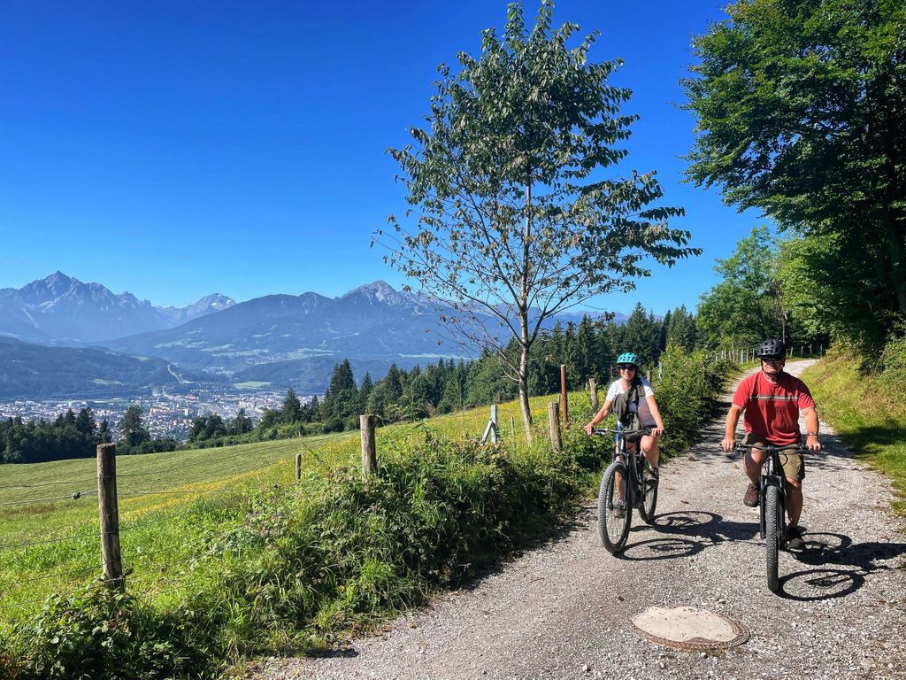 Innsbruck: Malerische eBike-Tour durch die Berge