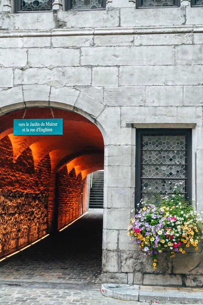 Mons: Ungewöhnliche Stadtführung durch Mons