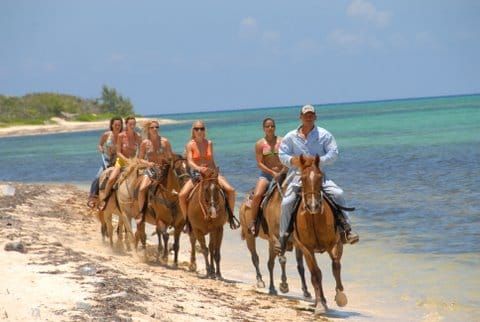 Reiten am Strand auf den Grand Cayman