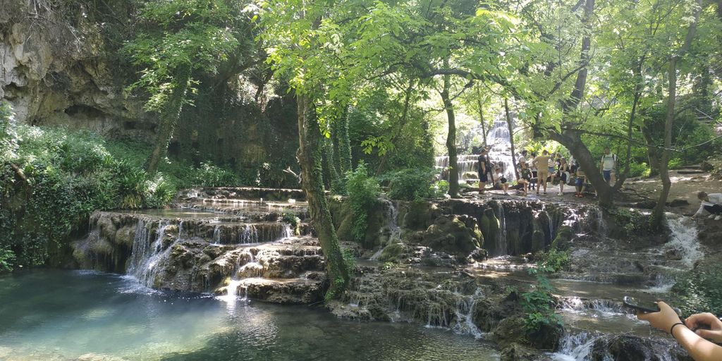Von Veliko Tarnovo: Krushuna-Wasserfälle, Devetashka-Höhle, Lovech