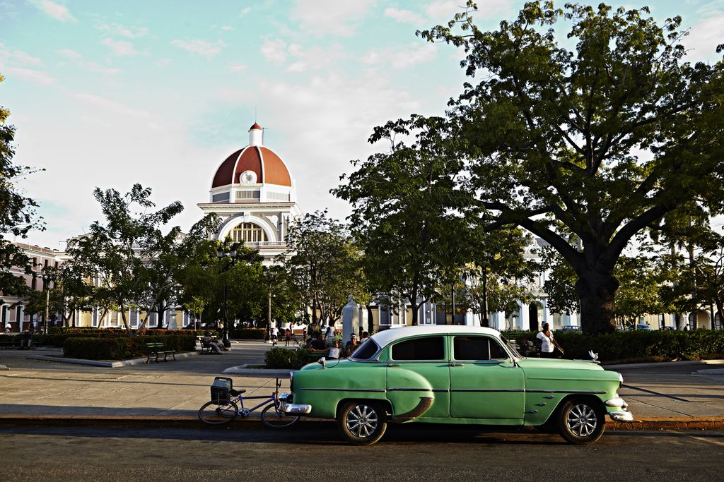 Klassisches amerikanisches Auto auf Kuba