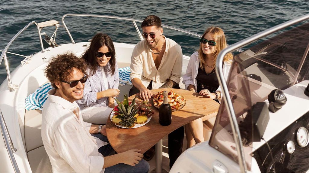 Polignano a Mare mit dem Boot: Meereshöhlen & apulischer Aperitif