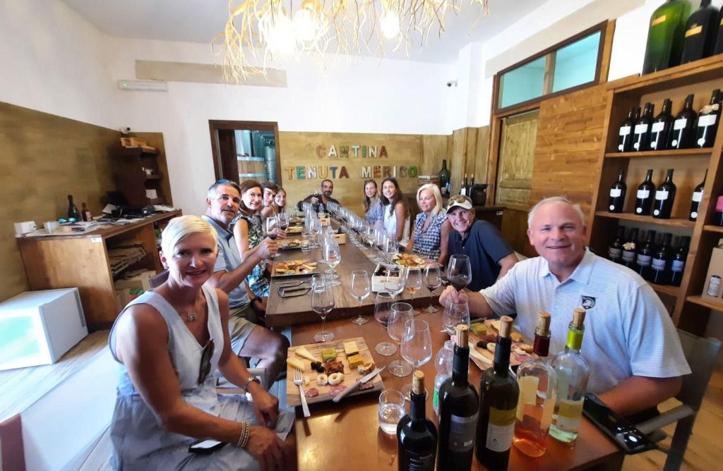 Weingut-Tour mit Weinprobe & leichtem Mittagessen bei Otranto