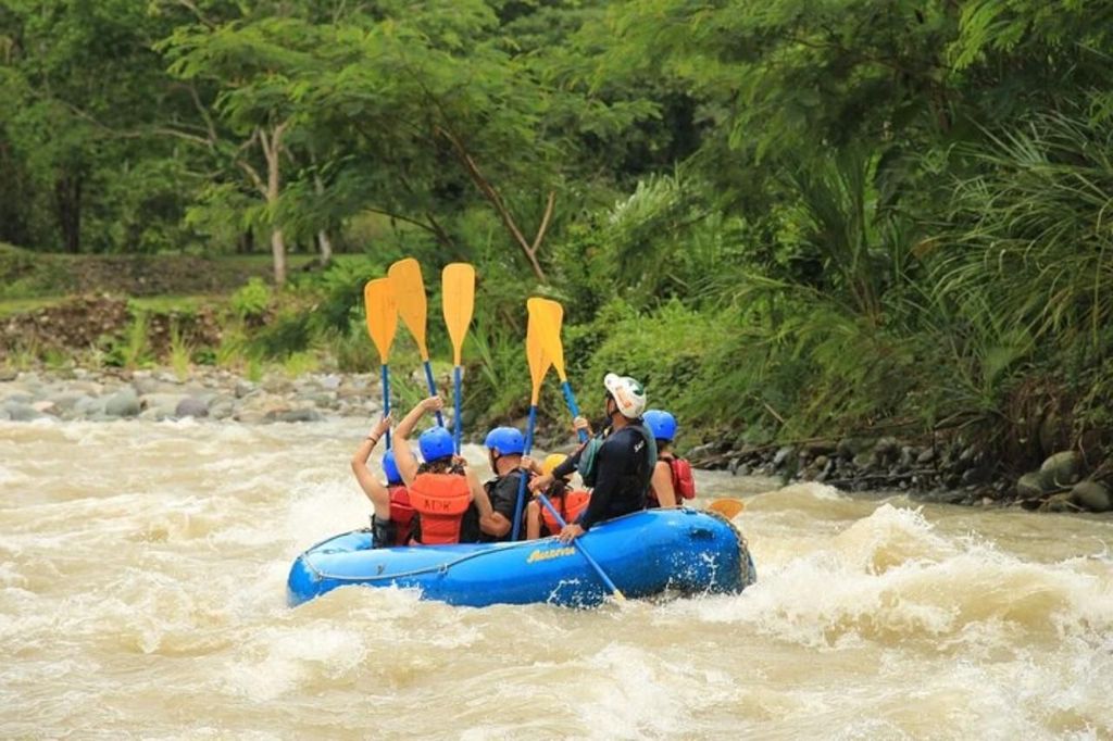 Manuel Antonio: Savegre Wildwasser-Rafting & Wasserfall Tour