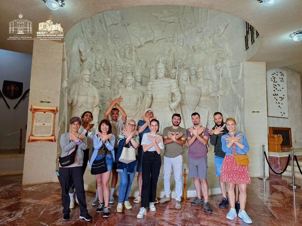 Von Tirana aus: Kruja Burg & Sarisalltik Tagestour