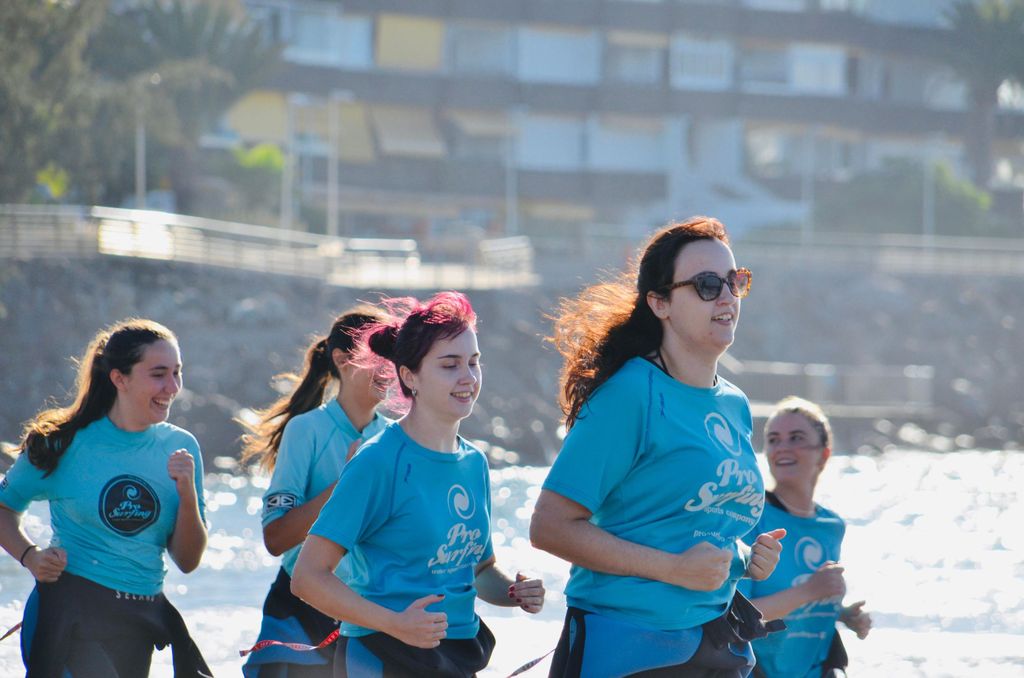 Gran Canaria: Playa del Inglés Girls' Surf Experience