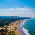 Blick auf einen Strand im Norden Goas
