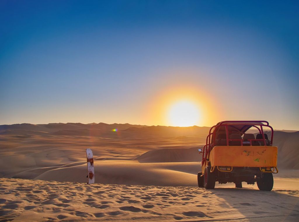 Huacachina: Abenteuer in der Wüste mit Buggies und Sandboarding