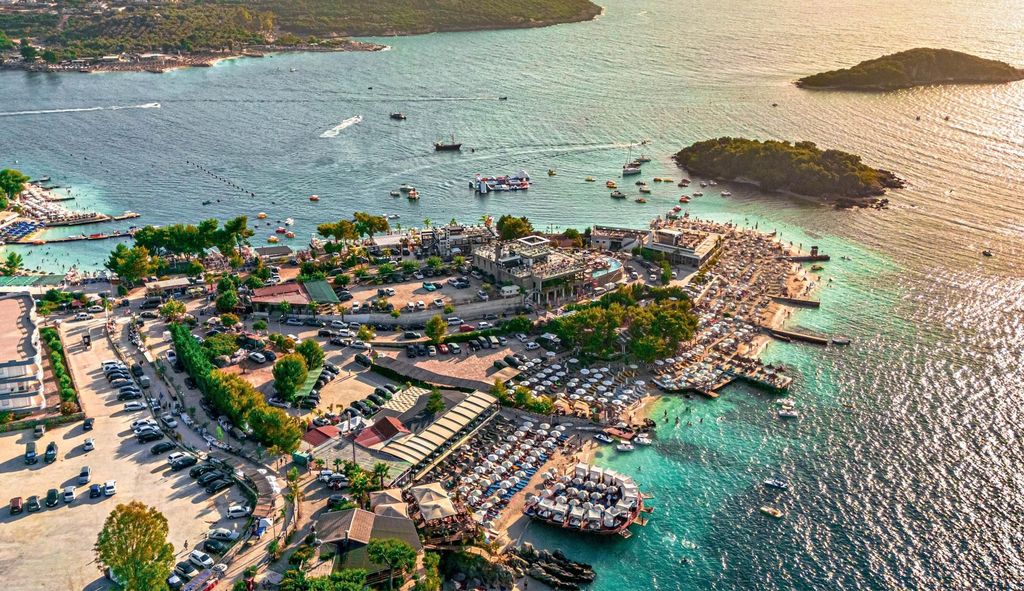 Von Tirana: 2-Tagestour nach Saranda, Ksamil und Gjirokastra