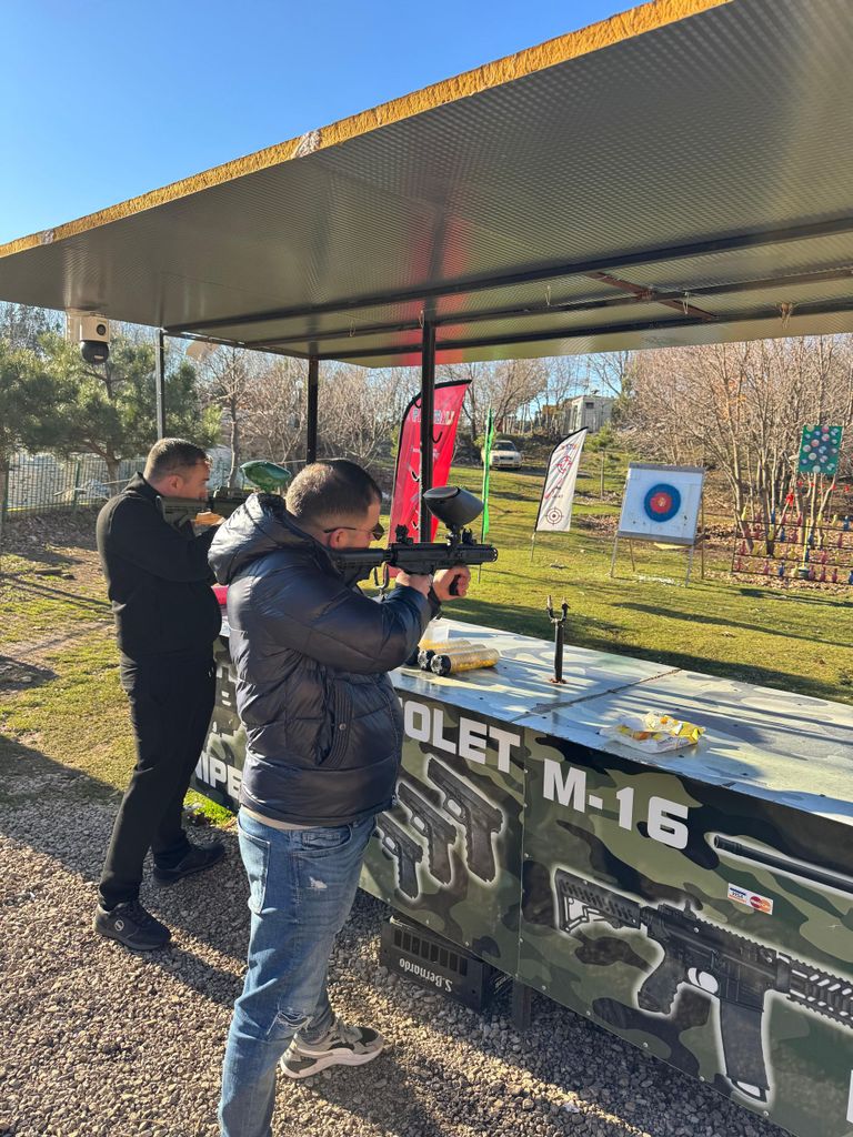 Erkunde den Berg Dajti mit dem Auto