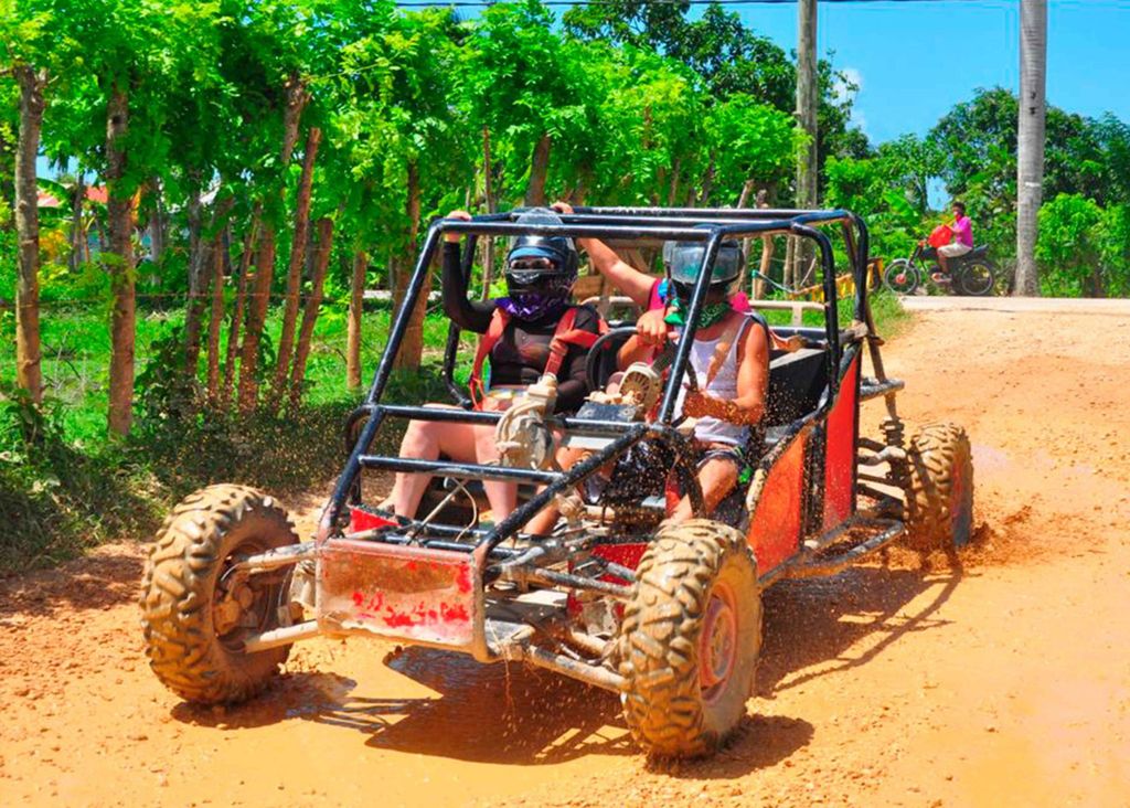 Santo Domingo: Tour mit dem Buggy, Río Chavón und Playa Bayahibe