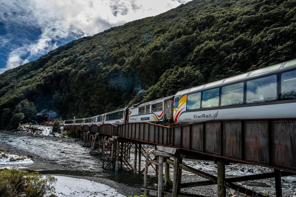 Von Christchurch: Arthur's Pass mit TranzAlpine & Mittagessen