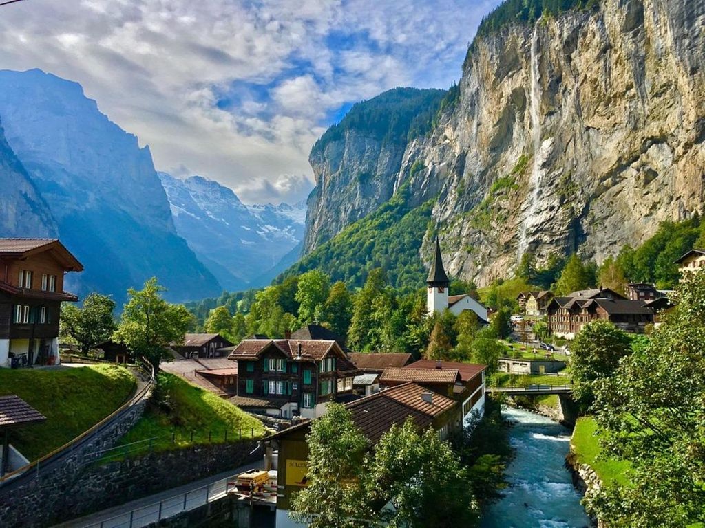 Von Bern: Tour zu den Schweizer Alpen, Lauterbrunnen & Beatus-Höhlen
