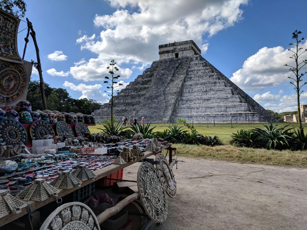 Von Playa del Carmen aus: Tour nach Chichén Itzá, Valladolid mit Cenote und Buffet