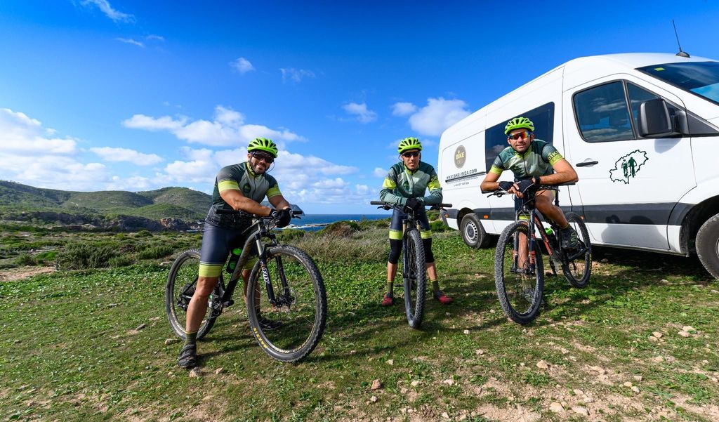 Cala Pada: Geführte Mountainbike-Tour mit dem E-Bike zu versteckten Buchten
