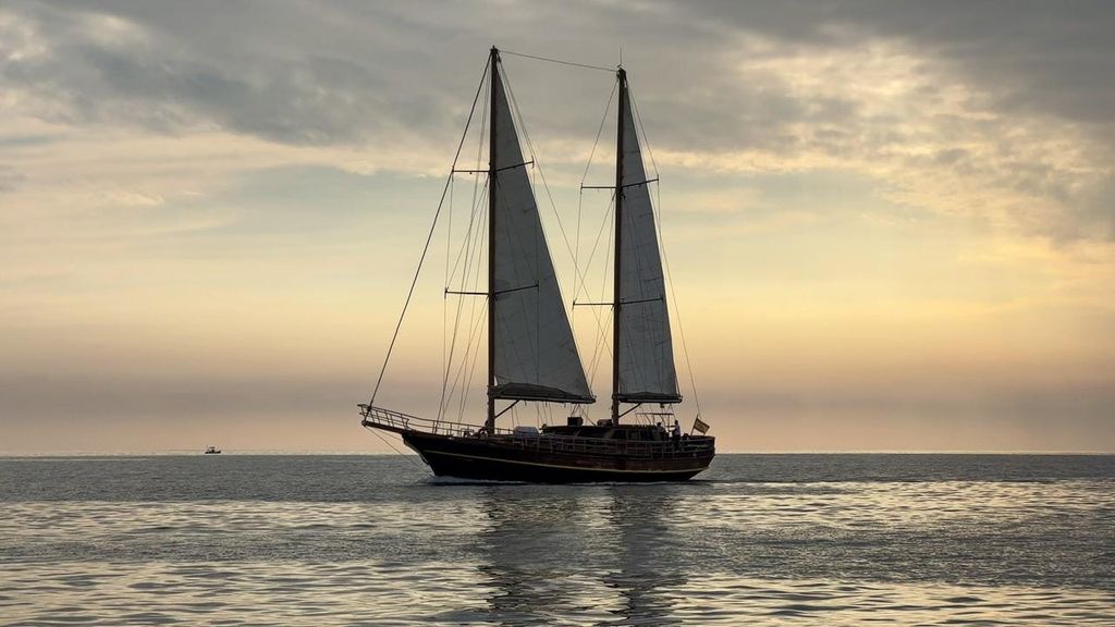 Fuerteventura: Bootsfahrt bei Sonnenuntergang mit DJ, Essen & Getränken
