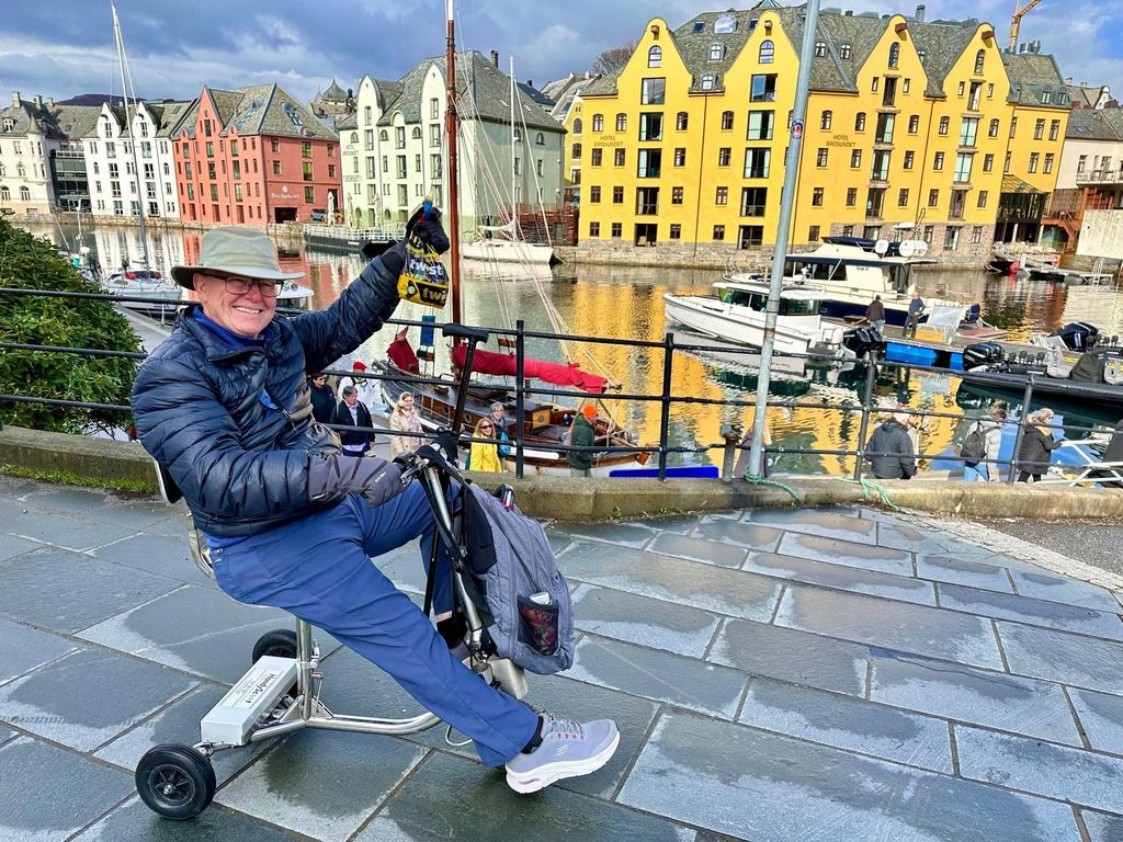 Ålesund: 2-stündige private Sightseeing-Tour zu Fuß und mit dem Auto