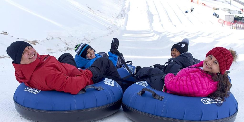 Von Denver: Snowtubing und Hot Springs Mountain Adventure