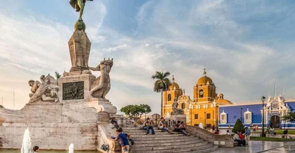 Paranomische Stadtführung in Trujillo + Paranomischer Bus