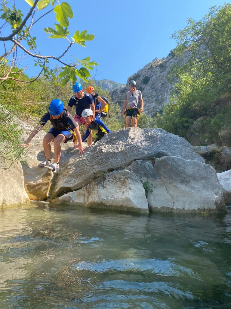 Bar: Canyoning-Abenteuer in Rikavac