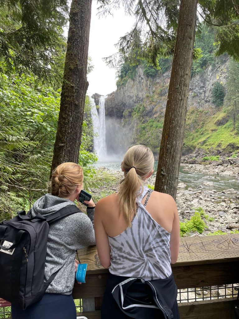 Von Seattle aus: Snoqualmie Falls und Weinkeller Tour mit Transfer