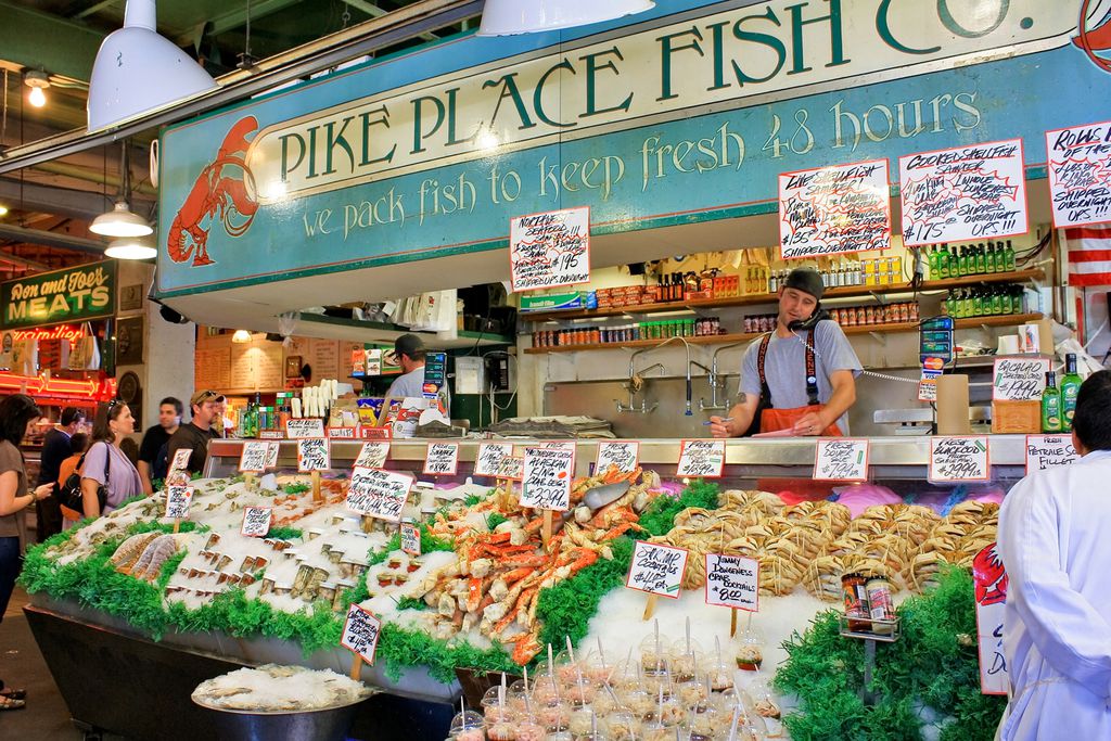 Fischstand auf dem Pike Place Bauernmarkt
