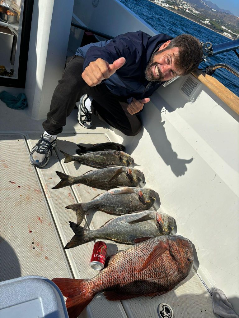 Fuengirola: Tiefseefischen mit Jigging und Tintenfisch, 2, 4 und 6 Stunden