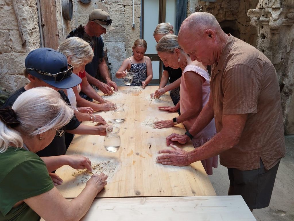 Lecce: Pasta-Kurs in einem Hof aus dem 14. Jahrhundert mit Wein