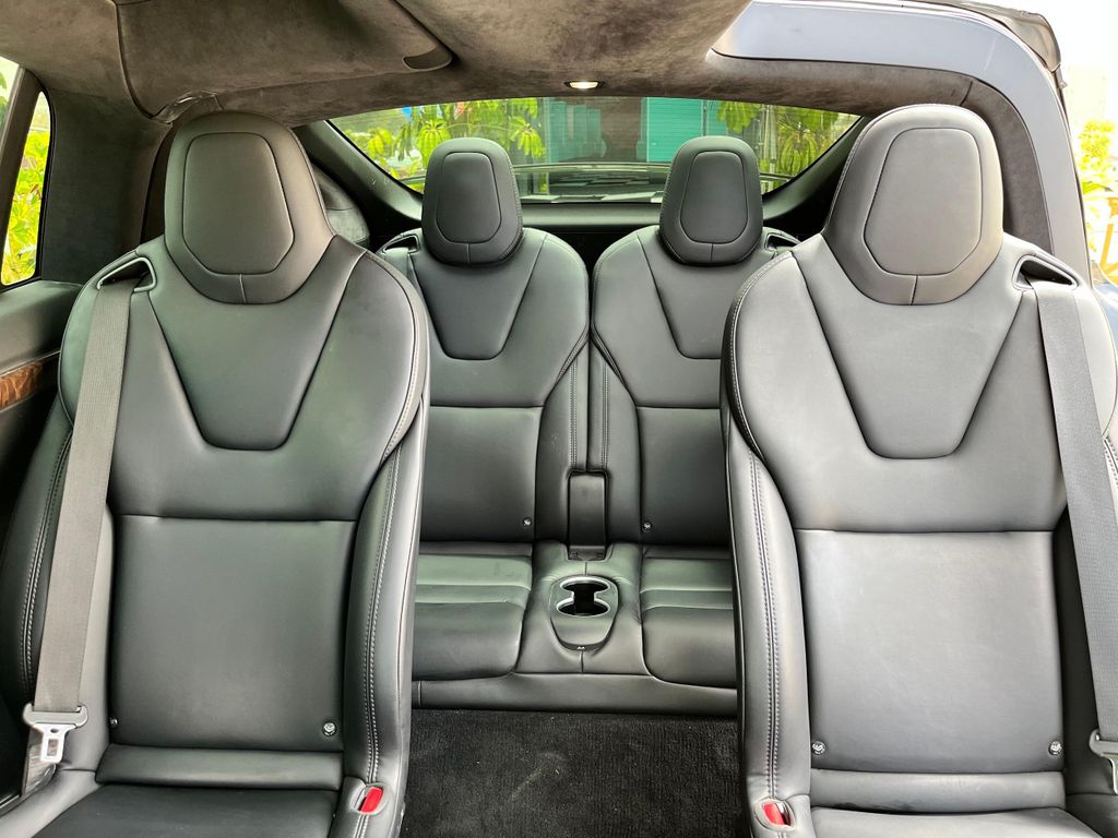 Benidorm: TESLA Falcon Wings Tour zum Museo del Motor