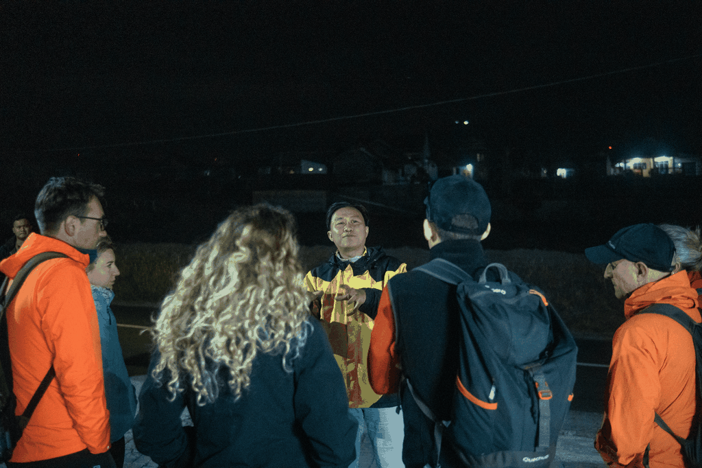 Tour zum Bromo und zum Madakaripura-Wasserfall mit englischsprachigem Guide